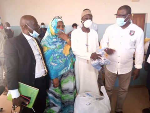 Zig-Covid-19: Le maire Abdoulaye Baldé masque la population et le district sanitaire