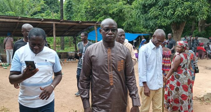 Oussouye : le ministre des Forces Armées apporte son soutien aux villages en plein Bukut (initiation Diola)